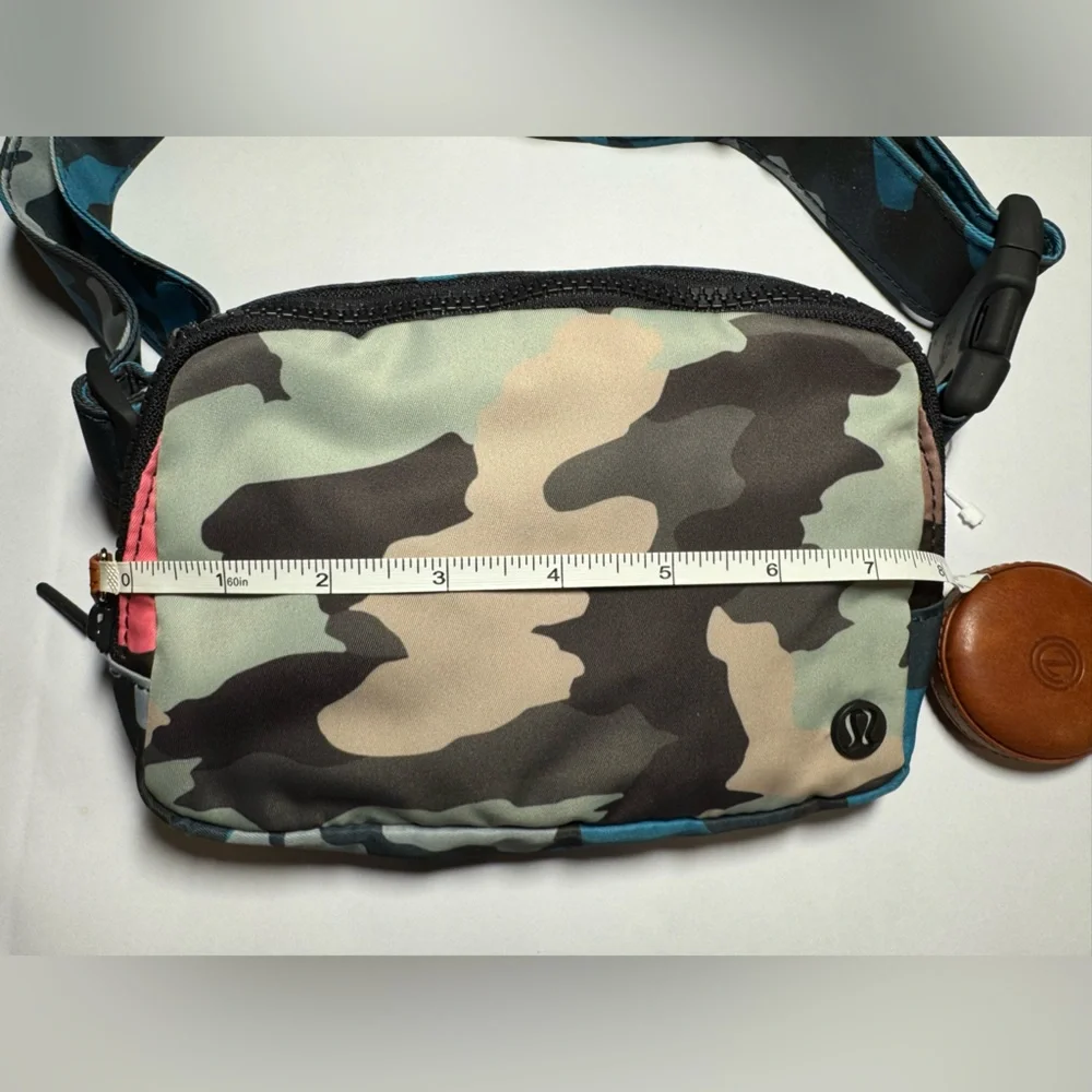NWOT Lululemon Everywhere Belt Bag *1L Heritage 365 Camo Guava Pink Multi Unisex - Picture 7 of 9